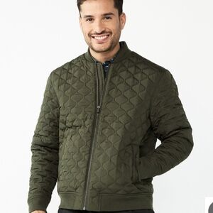 Mens size large hunter green quilted bomber jacket. NWT. Pet/smoke free. Retail